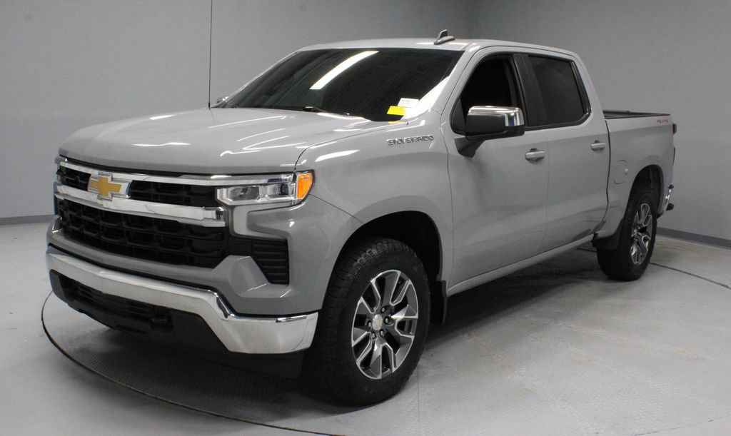 Used 2024 Chevrolet Silverado 1500 LT AWD/4WD image 6