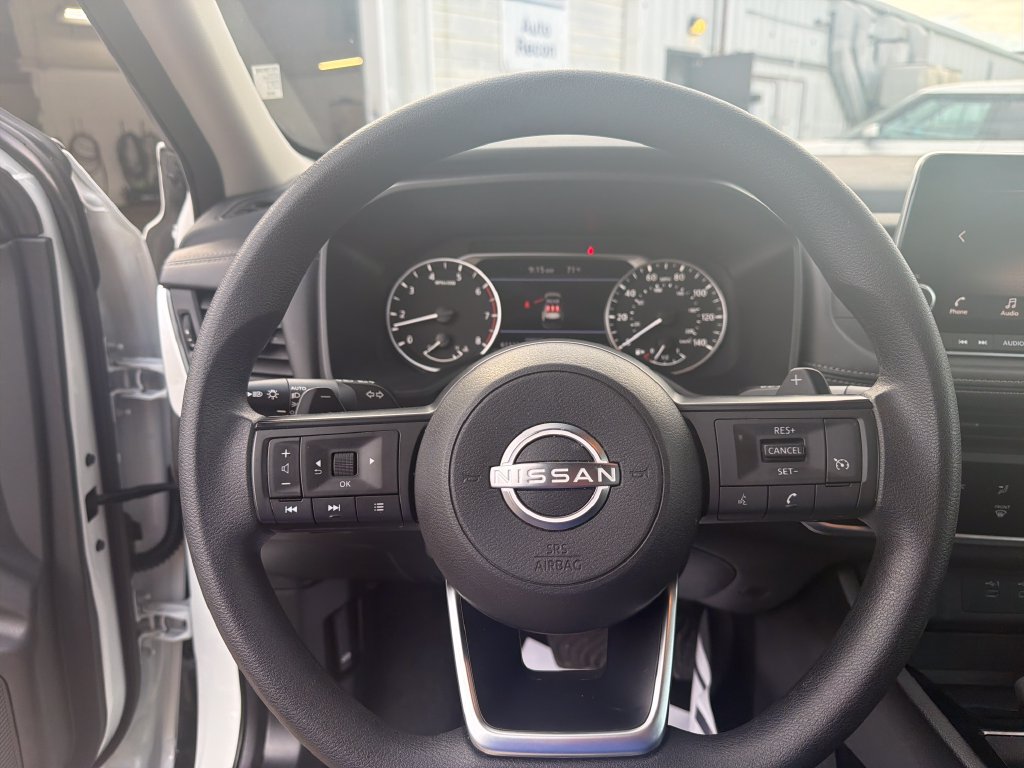 Used 2024 Nissan Rogue S FWD image 17