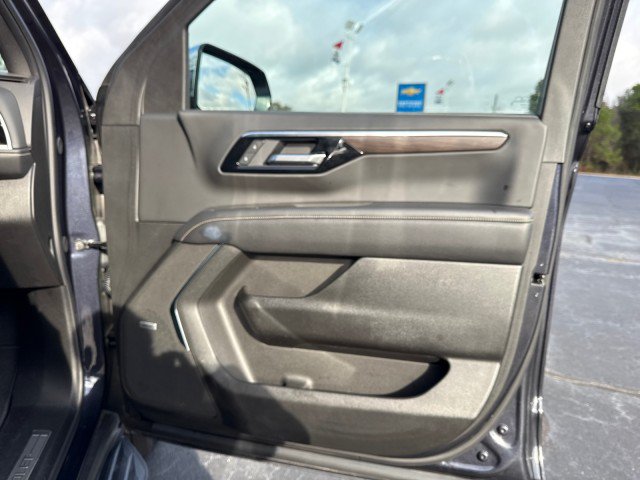 Used 2025 Chevrolet Tahoe Premier RWD image 12