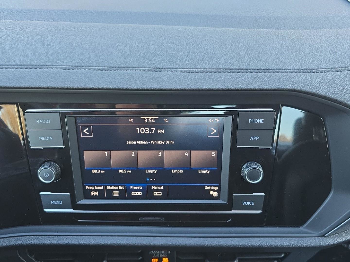 Certified 2023 Volkswagen Jetta SE image 12