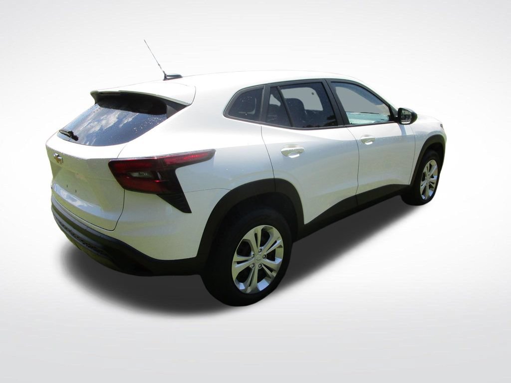 Used 2025 Chevrolet Trax LS FWD image 9