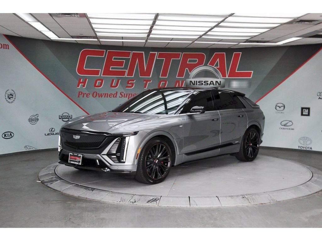 Used 2026 Cadillac Lyriq V w/ Exterior Carbon Fiber Package AWD/4WD image 2