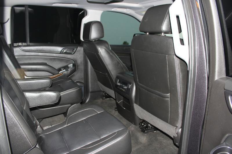 Used 2017 Chevrolet Suburban LT RWD image 17