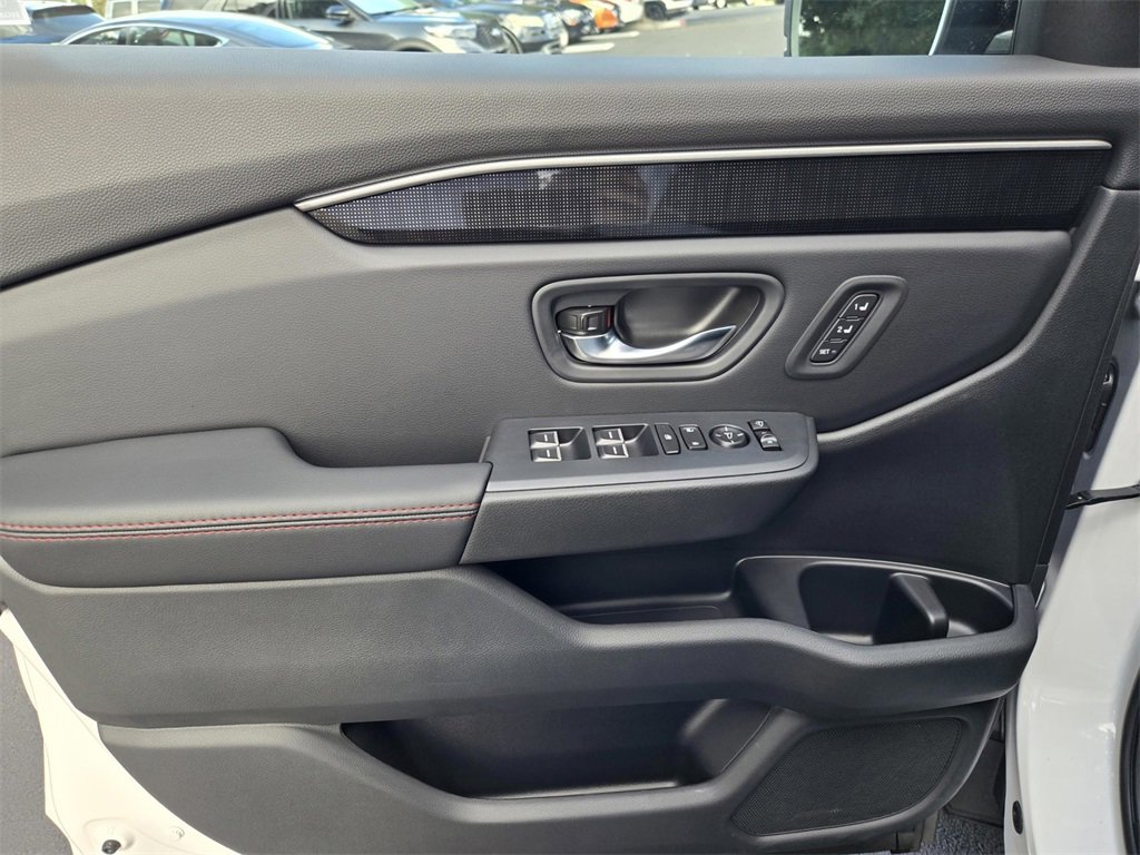 New 2025 Honda Pilot Black Edition image 16