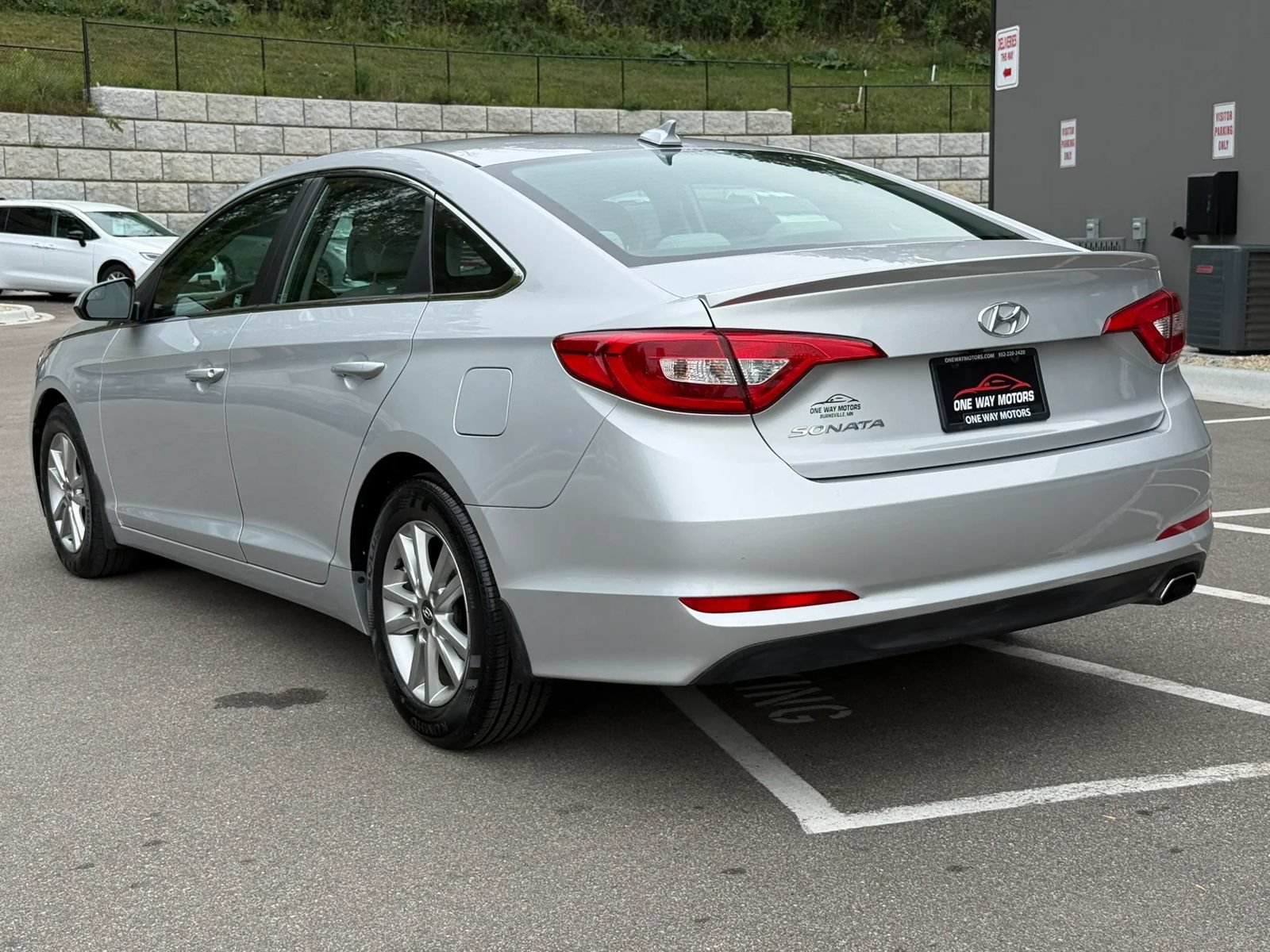 Used 2017 Hyundai Sonata SE FWD image 3