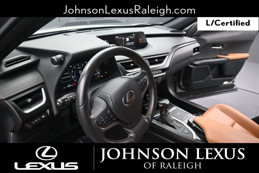 Certified 2021 Lexus UX 200 w/ Accessory Package (Z2) FWD image 13