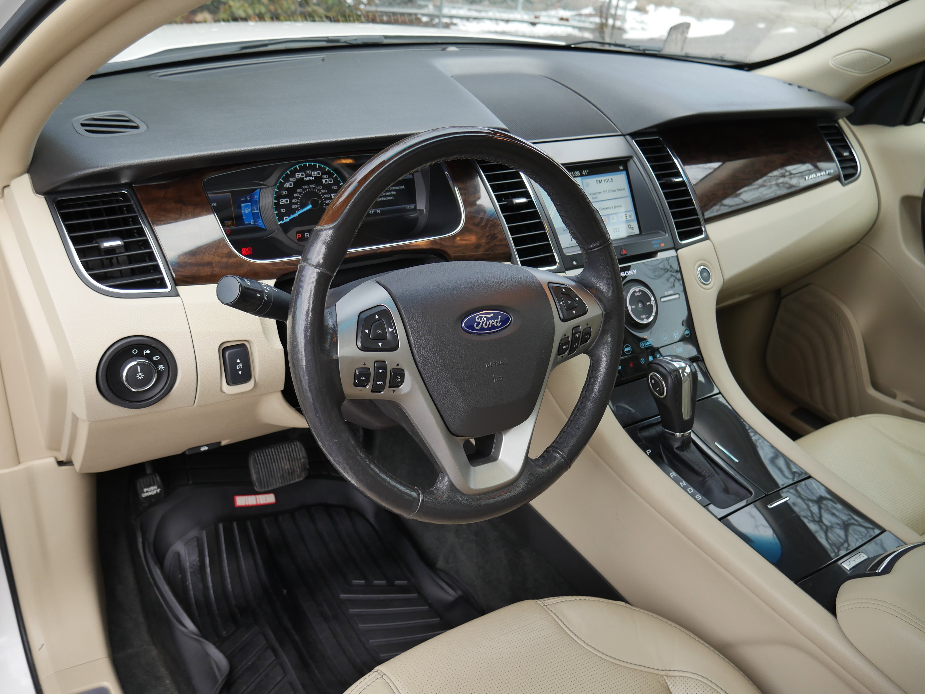 Used 2017 Ford Taurus Limited image 5