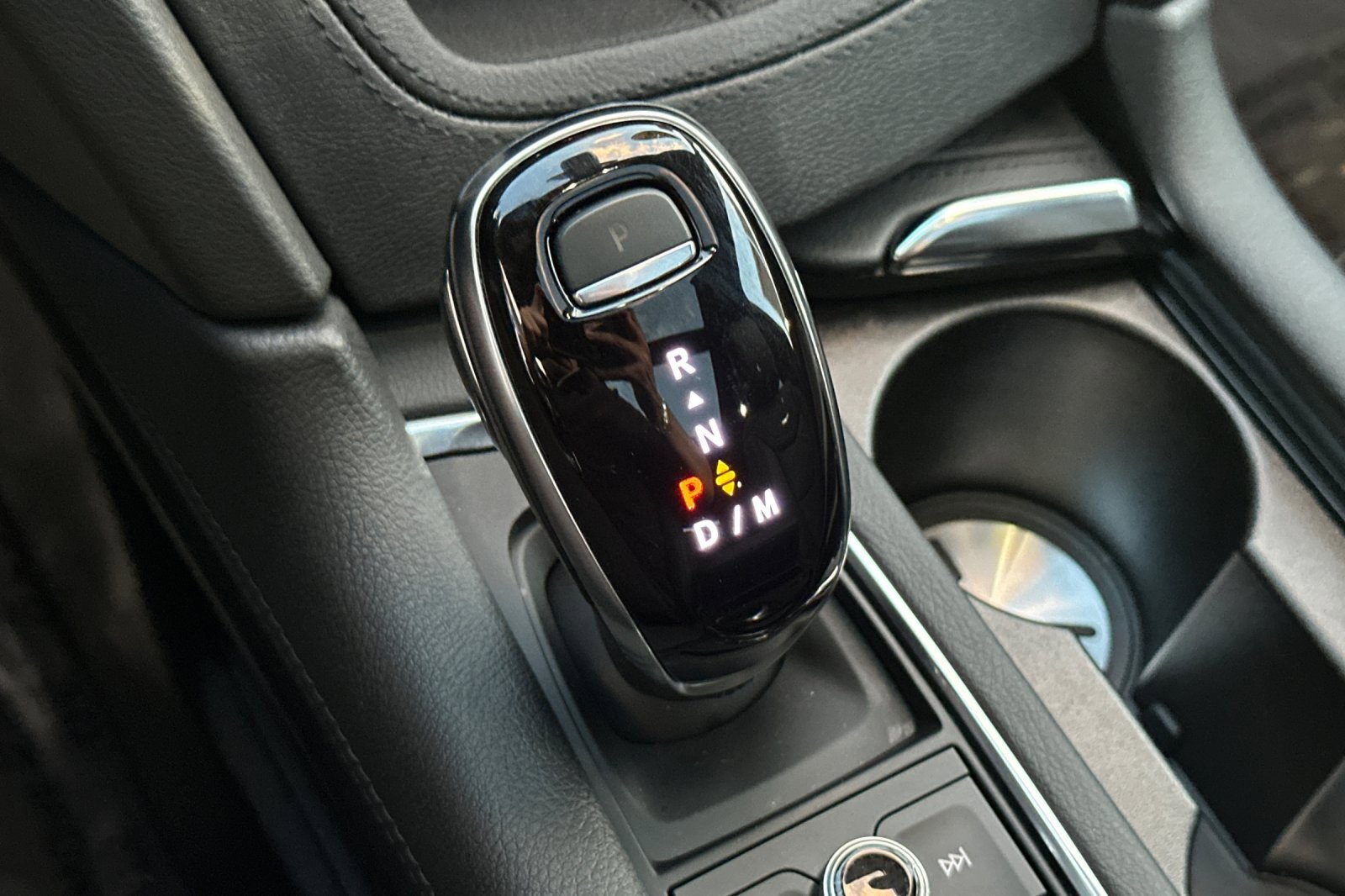 Used 2025 Cadillac XT6 Luxury image 30