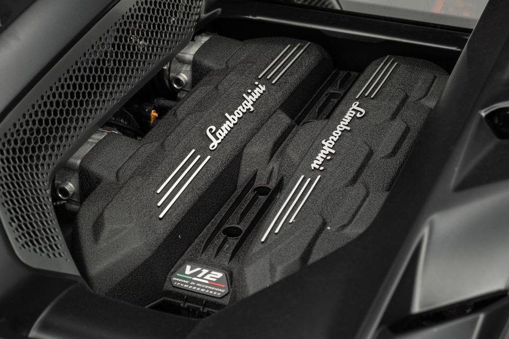 Used 2024 Lamborghini Revuelto image 22