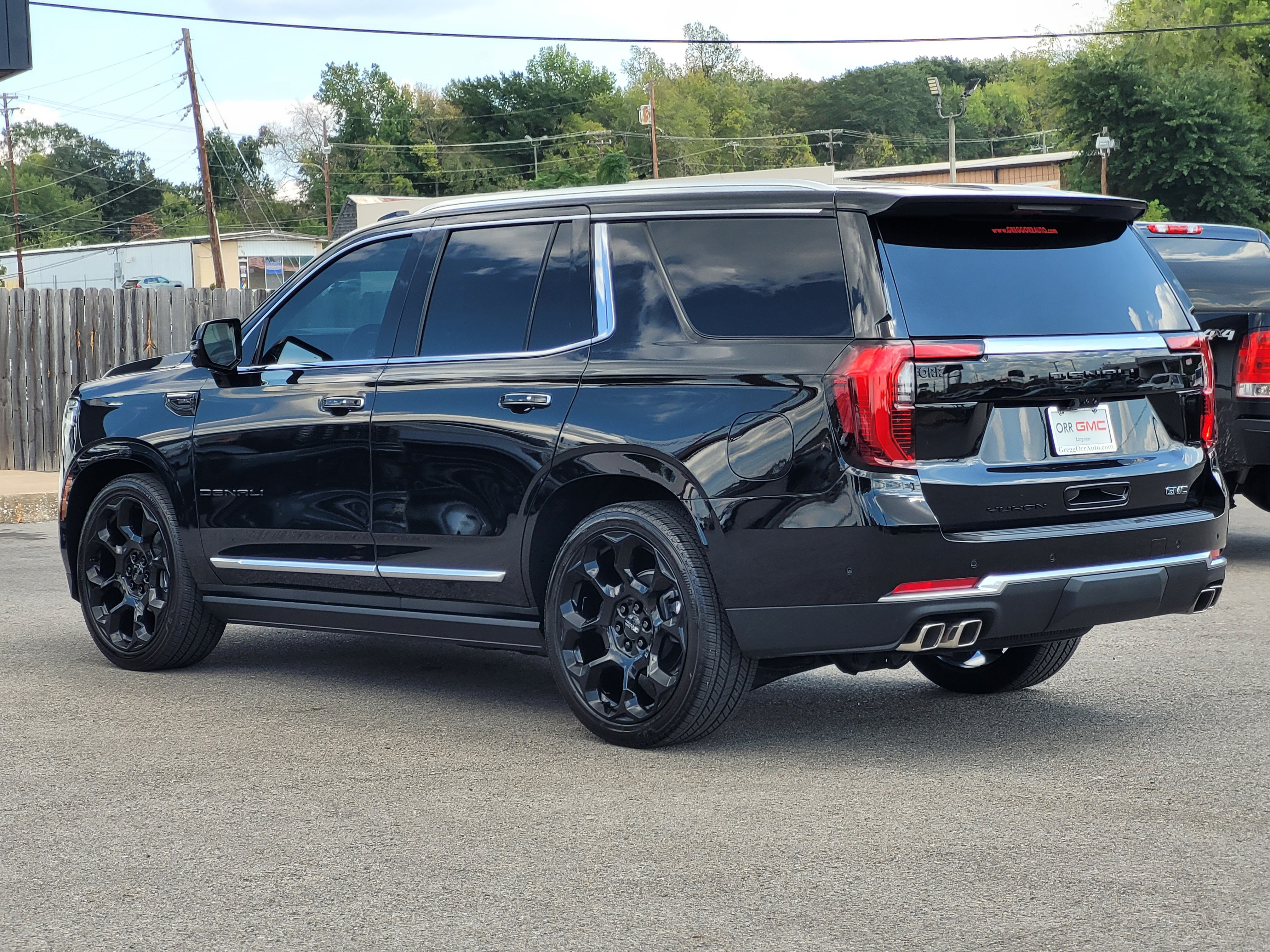 Used 2026 GMC Yukon Denali w/ Denali Reserve Package AWD/4WD image 6