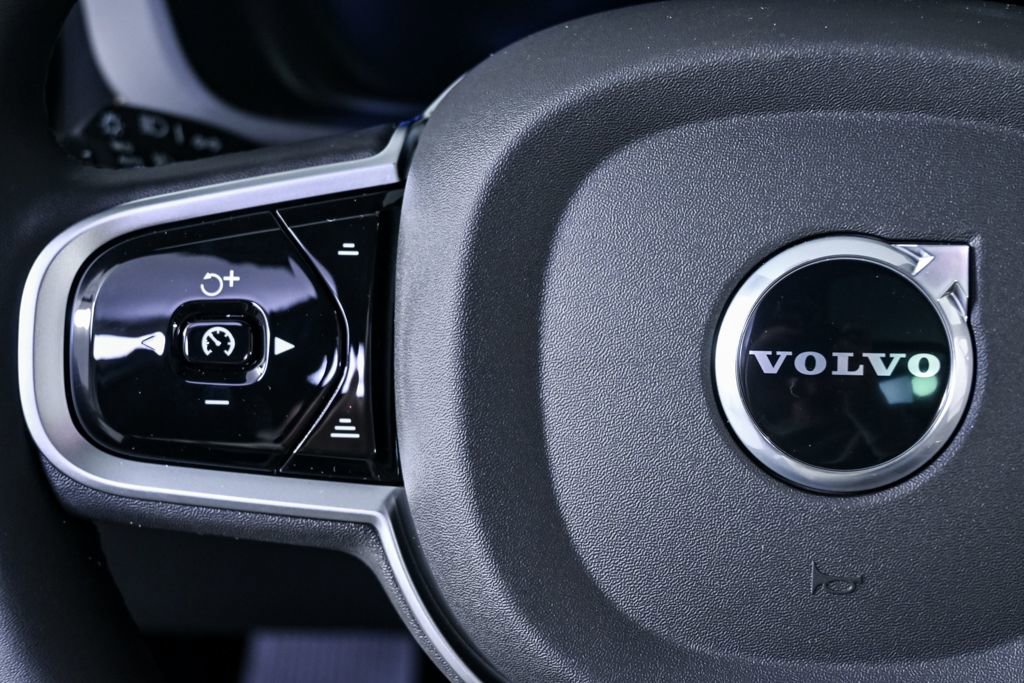 New 2026 Volvo XC60 T8 Core w/ Climate Package PRO image 9