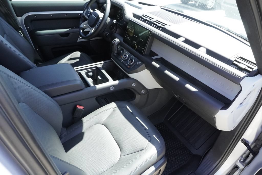 Used 2024 Land Rover Defender 110 SE AWD/4WD image 22