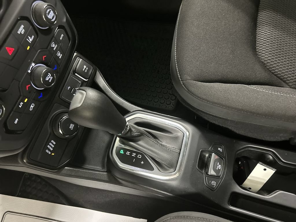 Used 2023 Jeep Renegade Latitude w/ Premium Group AWD/4WD image 18