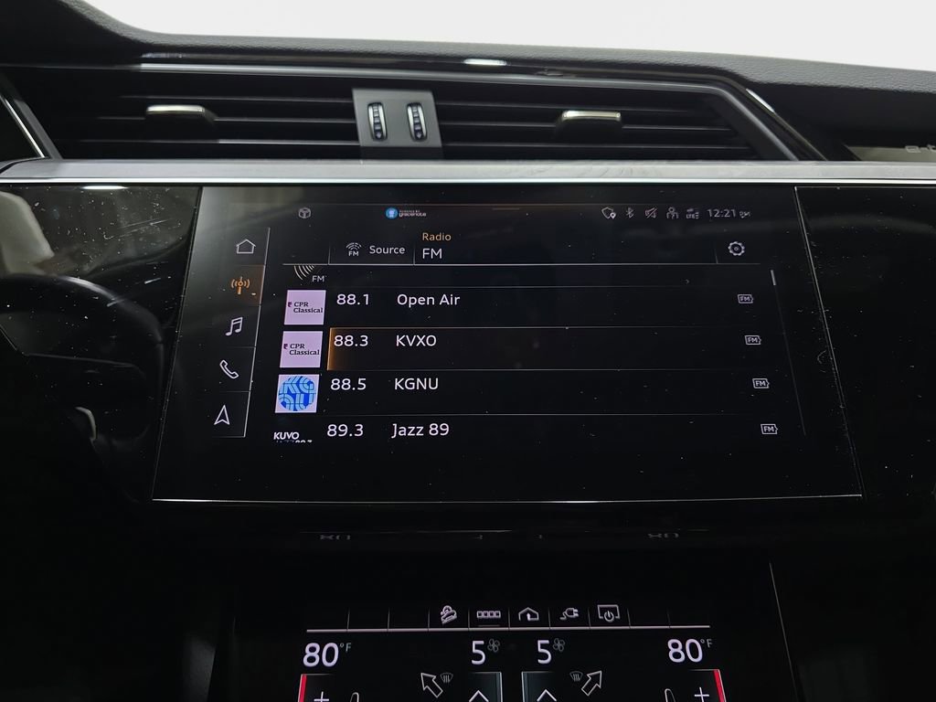 Used 2023 Audi e-tron Premium Plus w/ Premium Plus Package image 22