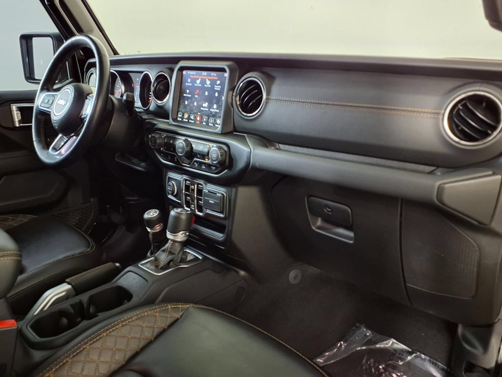 Used 2022 Jeep Wrangler Unlimited Sahara AWD/4WD image 7