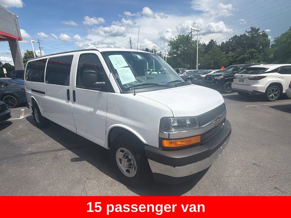 Used 2025 Chevrolet Express 3500 LT w/ LT Preferred Equipment Group RWD image 9