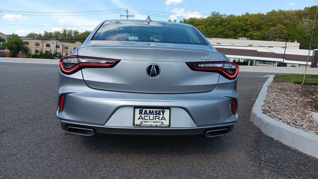 Used 2025 Acura TLX w/ Technology Package FWD image 4
