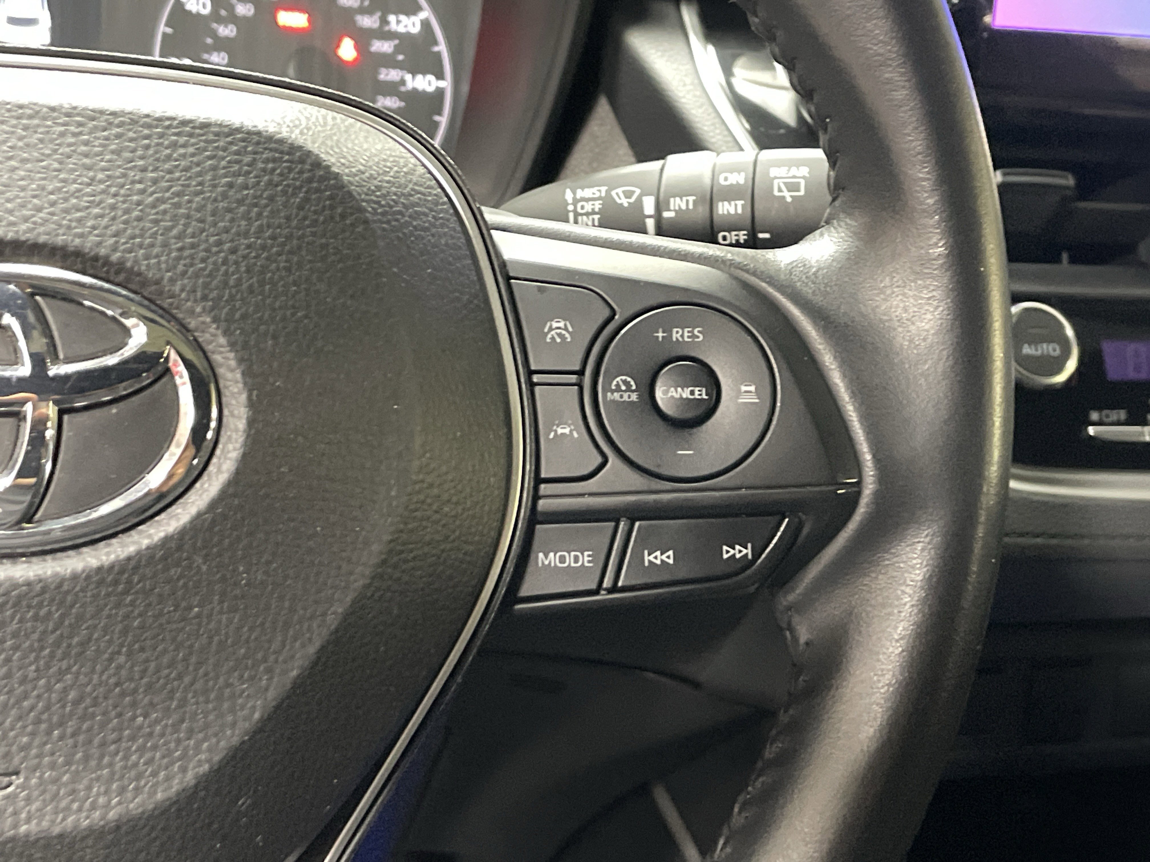 Used 2023 Toyota Corolla Cross AWD Hybrid w/ Moonroof Package image 20