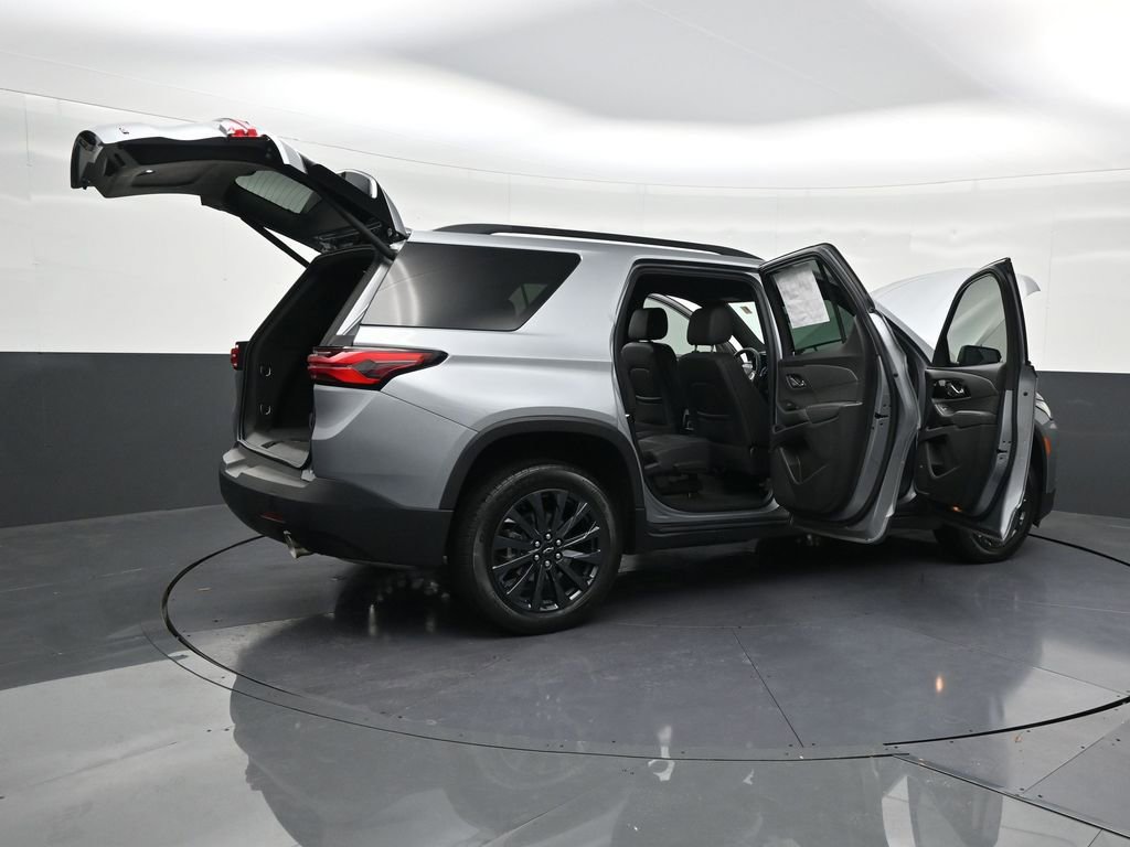 Used 2023 Chevrolet Traverse RS image 33