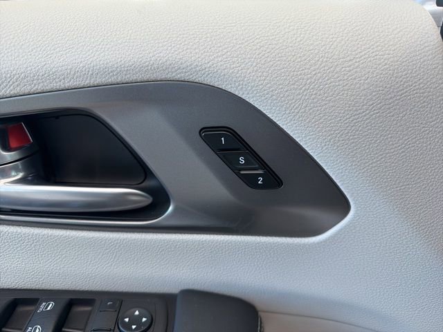 Used 2024 Chrysler Pacifica Touring-L FWD image 23