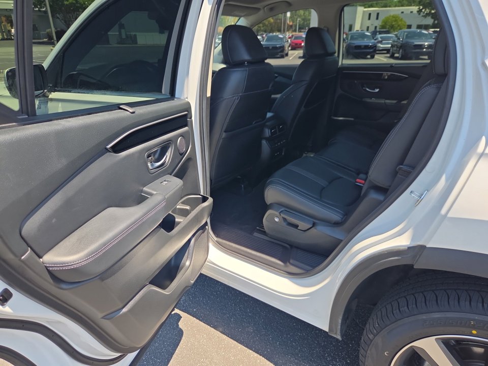 Certified 2025 Honda Pilot Touring image 30