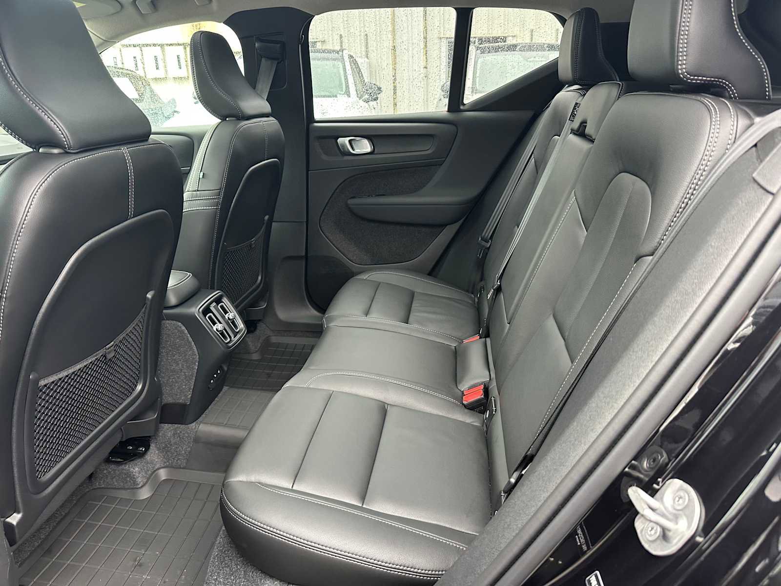 Used 2025 Volvo XC40 B5 Plus w/ Protection Package Premier image 15