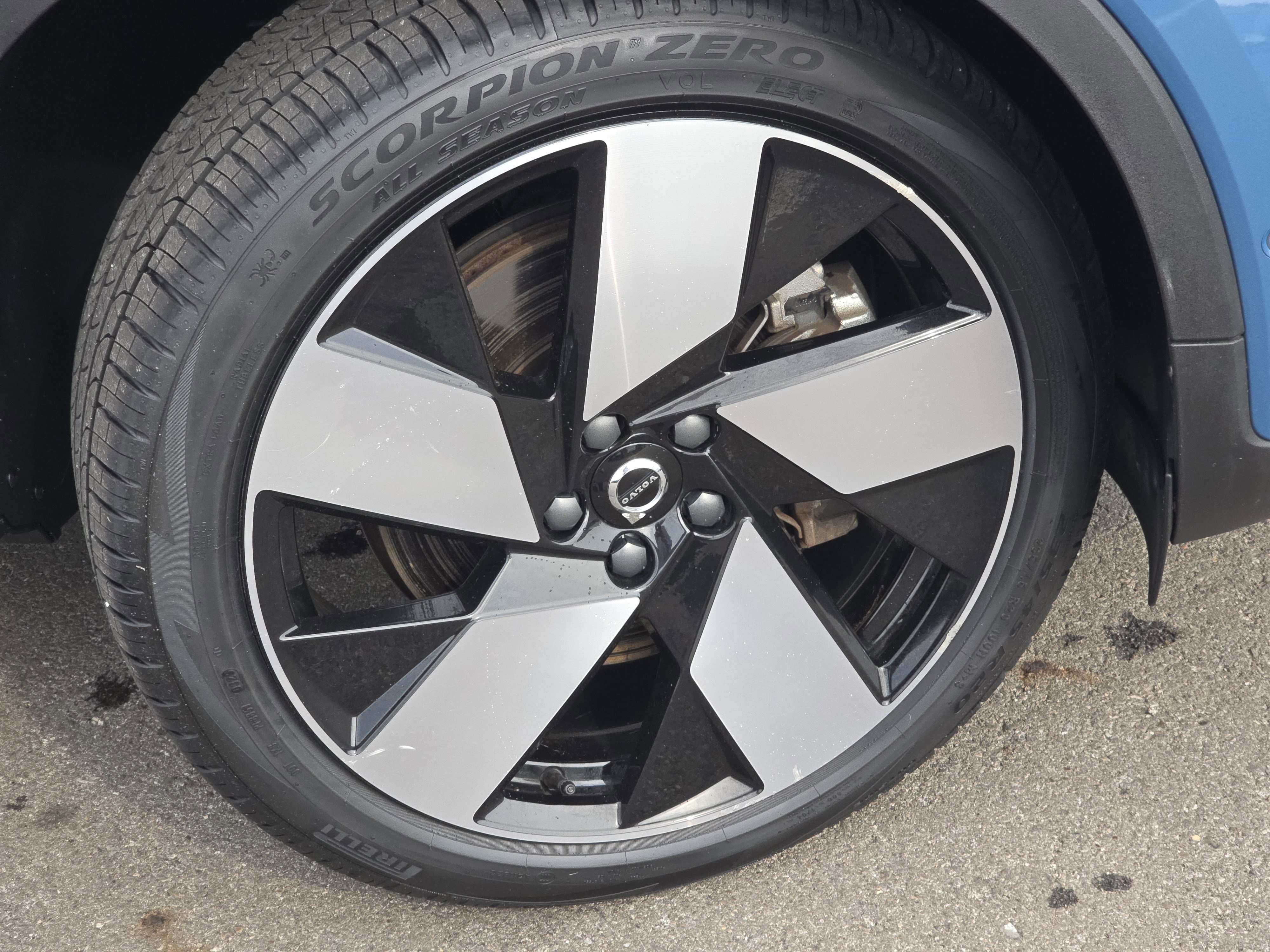 Used 2023 Volvo C40 P8 Recharge Ultimate image 14