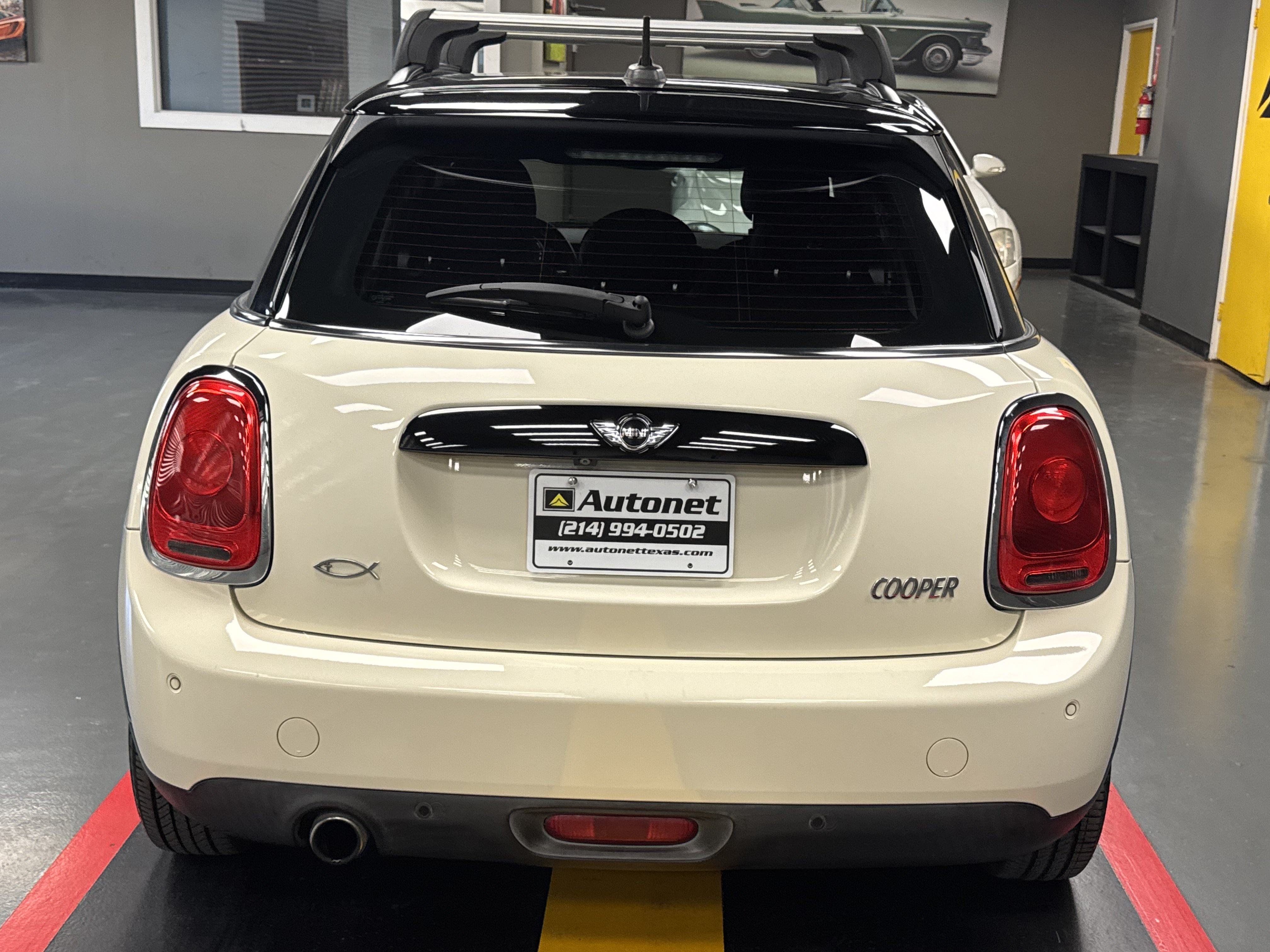 Used 2018 MINI Cooper 4-Door Hardtop FWD image 5