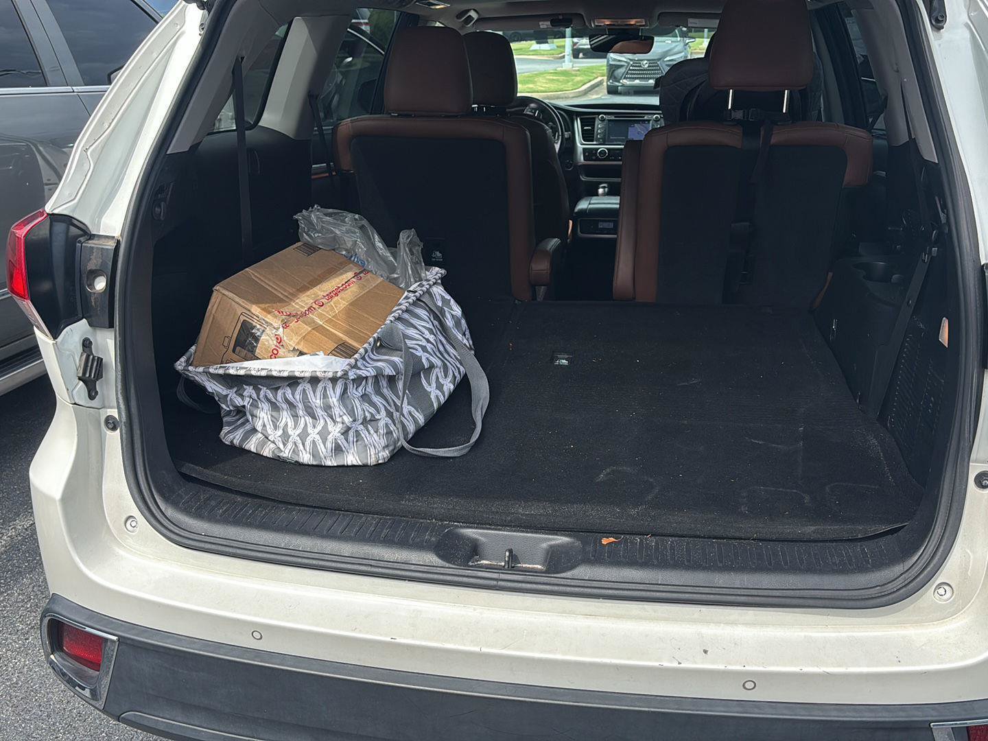 Used 2018 Toyota Highlander FWD V6 image 17