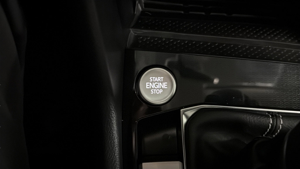 Used 2025 Volkswagen Taos SE image 28