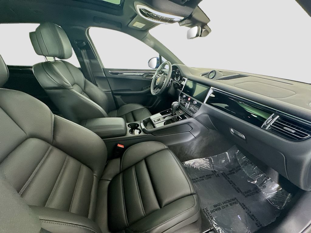 New 2025 Porsche Macan AWD/4WD image 30
