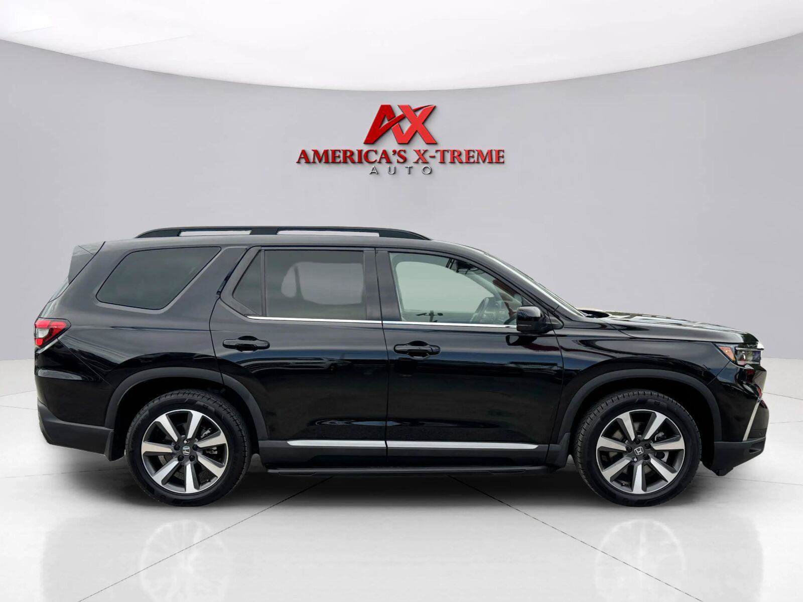 Used 2023 Honda Pilot Touring image 7