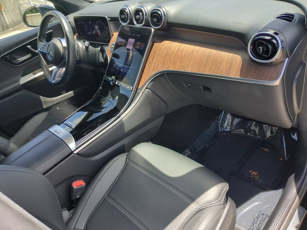Used 2025 Mercedes-Benz GLC 300 image 11