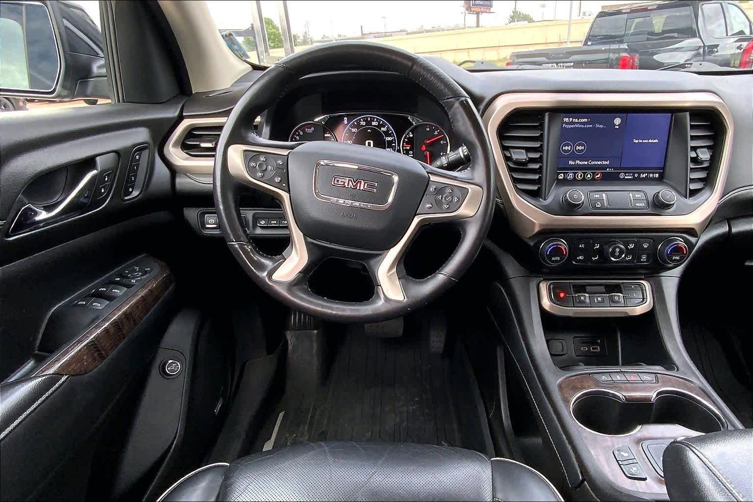 Used 2022 GMC Acadia Denali w/ Denali Technology Package FWD image 5