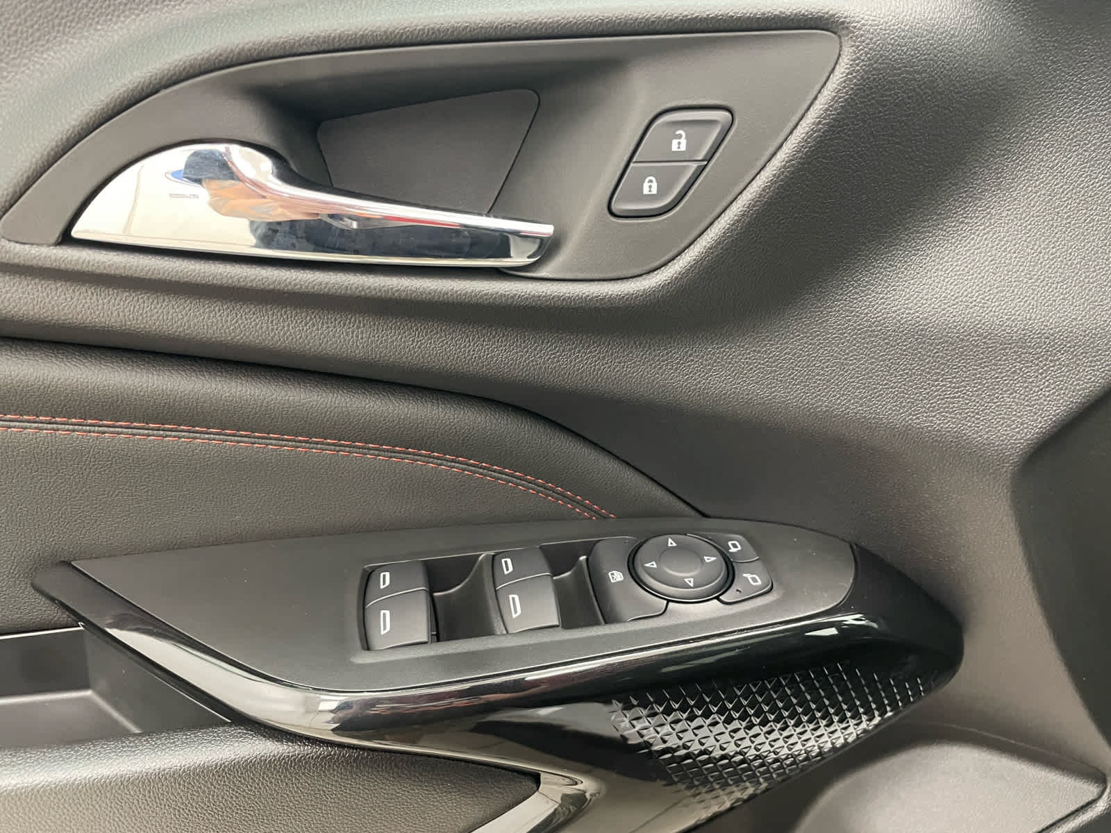New 2026 Chevrolet Trax RS w/ Sunroof Package FWD image 11