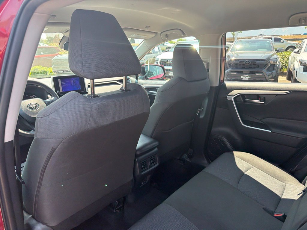 Used 2025 Toyota RAV4 XLE AWD/4WD image 19