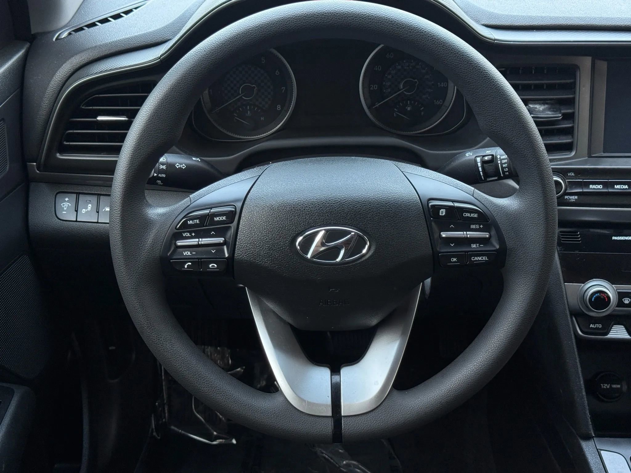 Used 2020 Hyundai Elantra SEL w/ Winter Weather Package image 30