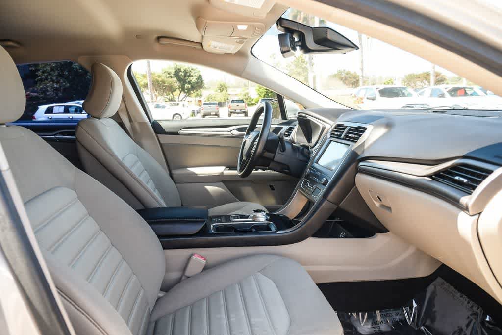 Used 2019 Ford Fusion SE FWD image 15