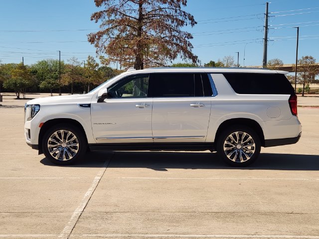 Used 2021 GMC Yukon XL Denali w/ Denali Premium Package AWD/4WD image 5