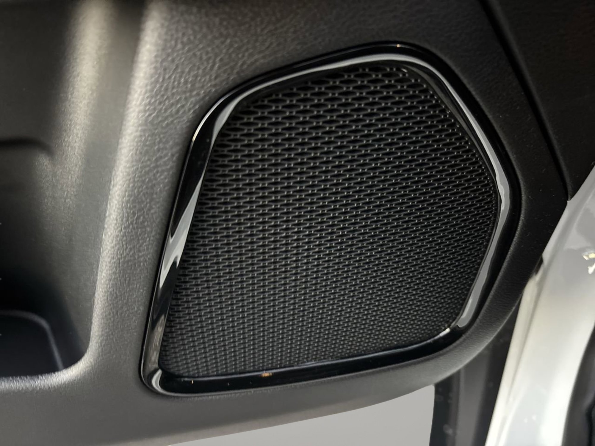 New 2026 Jeep Compass Latitude image 12