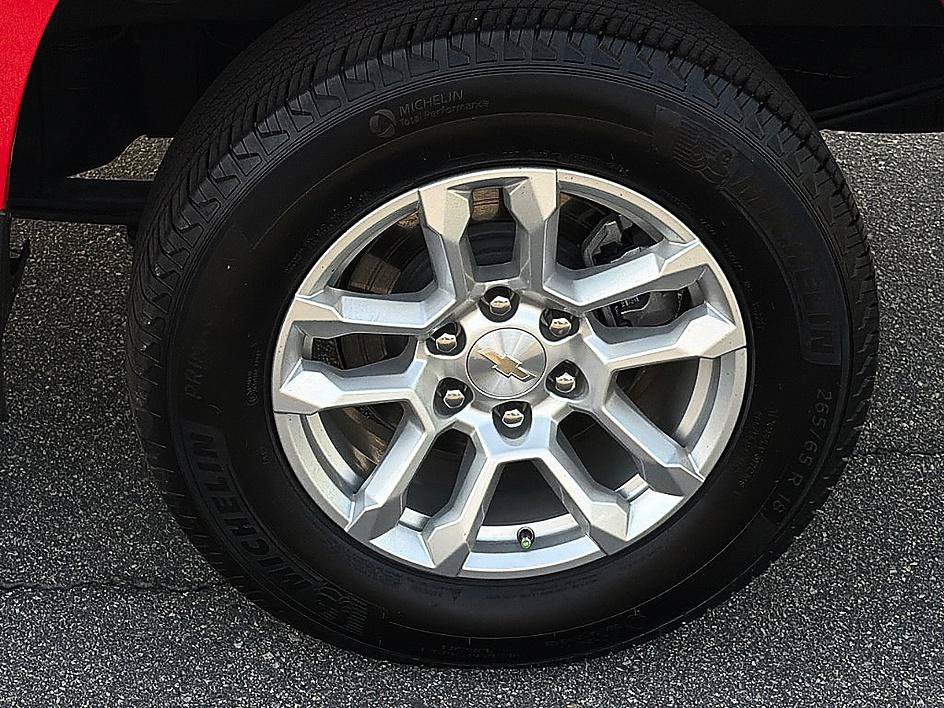 Used 2024 Chevrolet Silverado 1500 LT AWD/4WD image 6