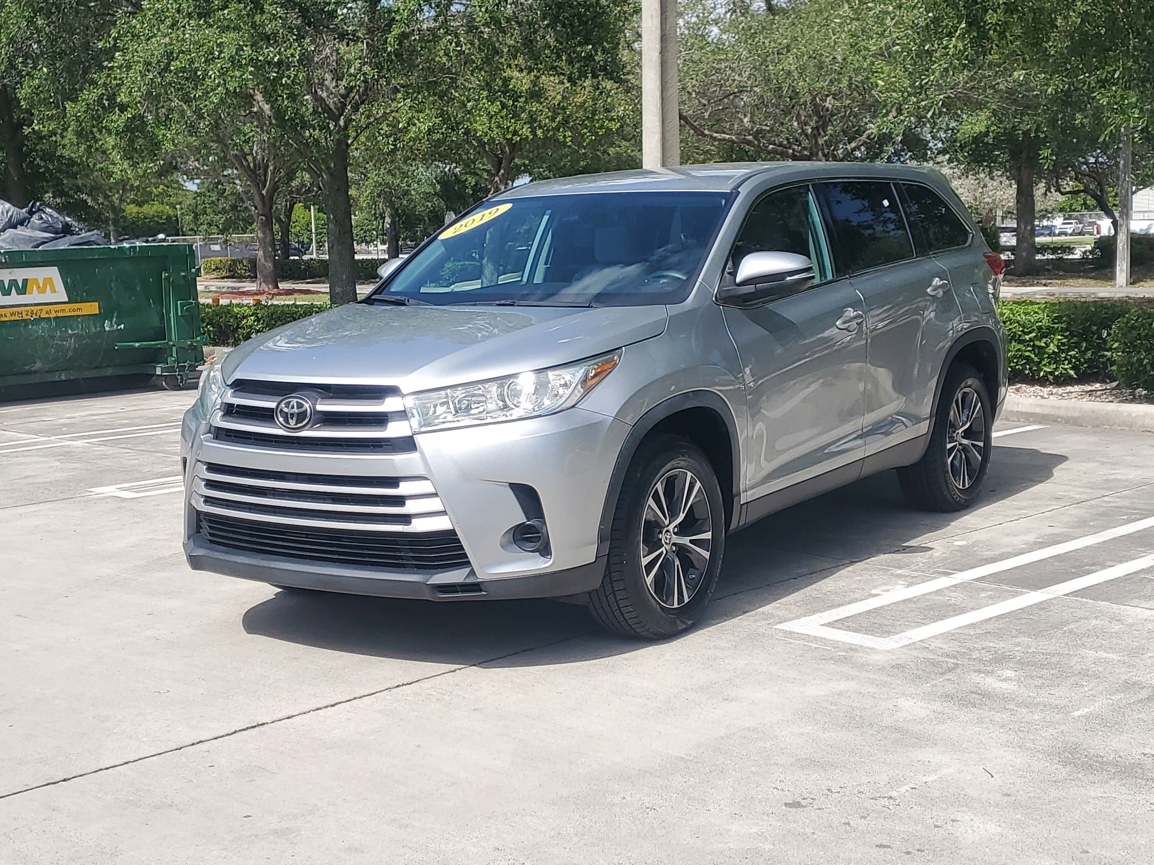 Used 2019 Toyota Highlander LE FWD image 7