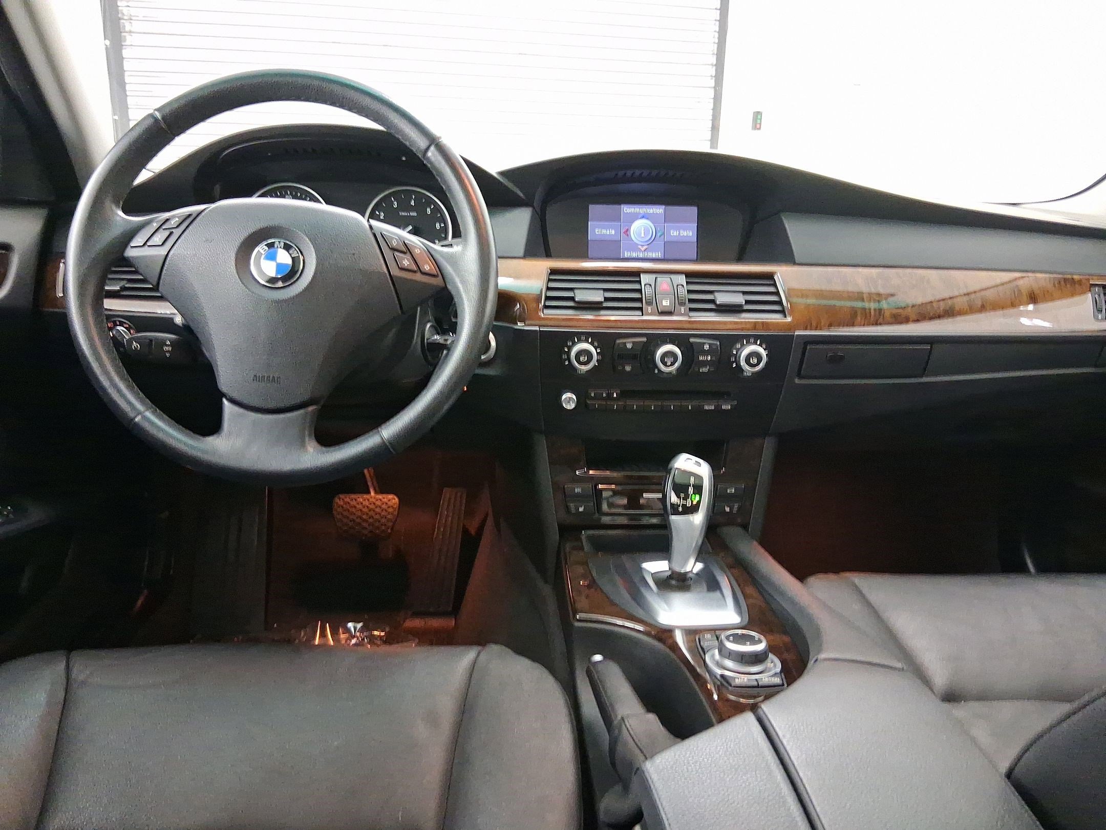 Used 2010 BMW 528i Sedan image 4