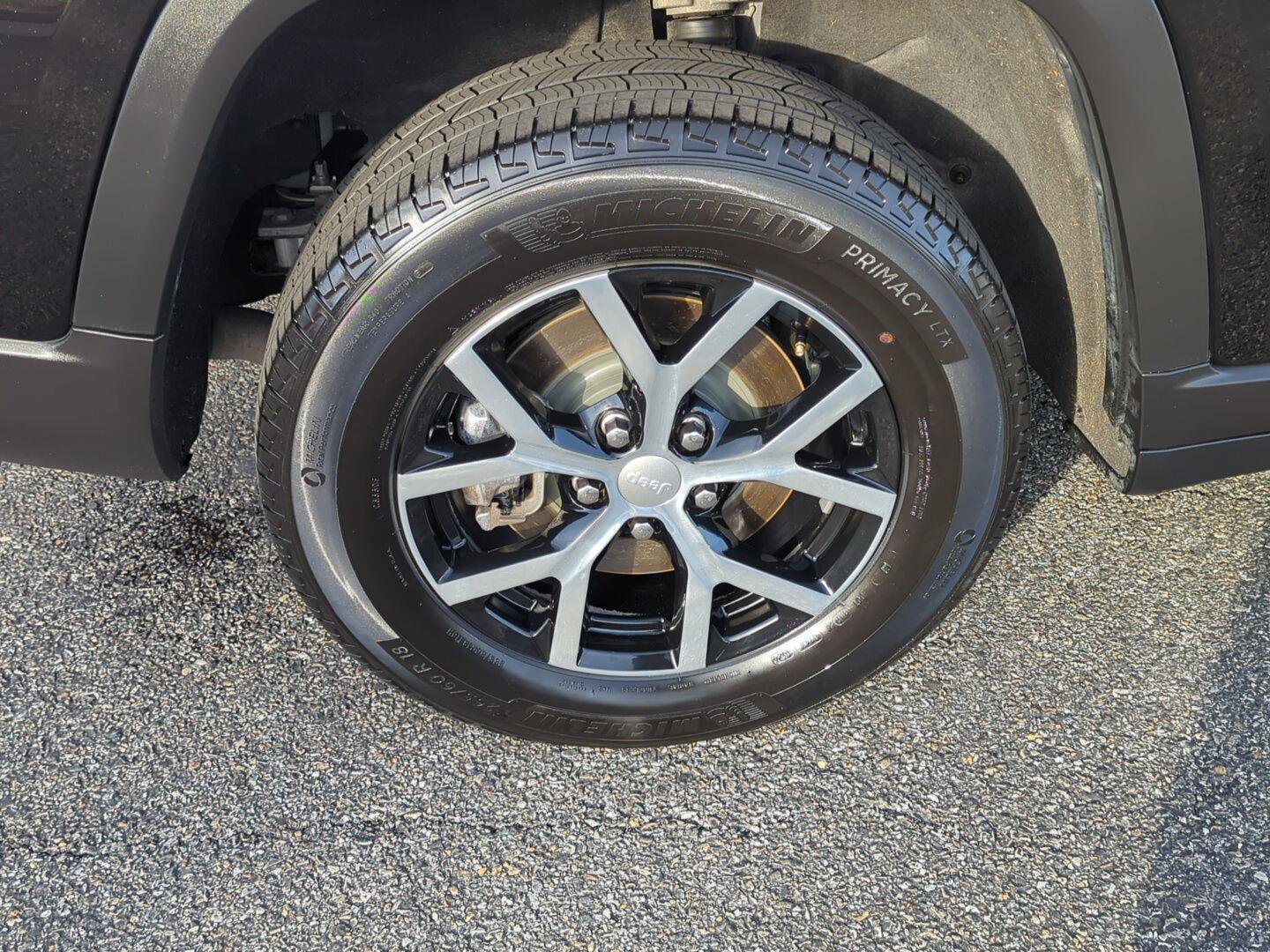 Used 2024 Jeep Grand Cherokee L Limited w/ Luxury Tech Group II image 9