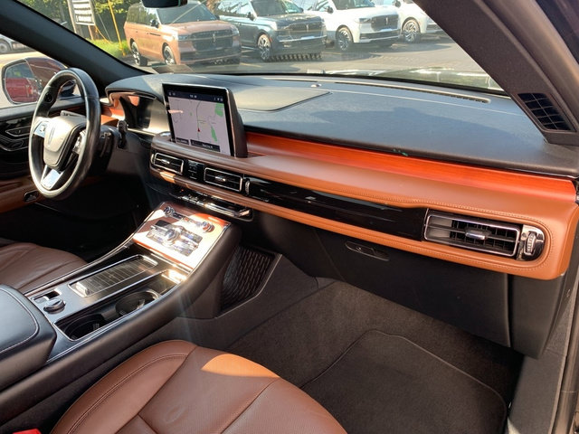 Used 2020 Lincoln Aviator Reserve w/ Elements Package Plus AWD/4WD image 12