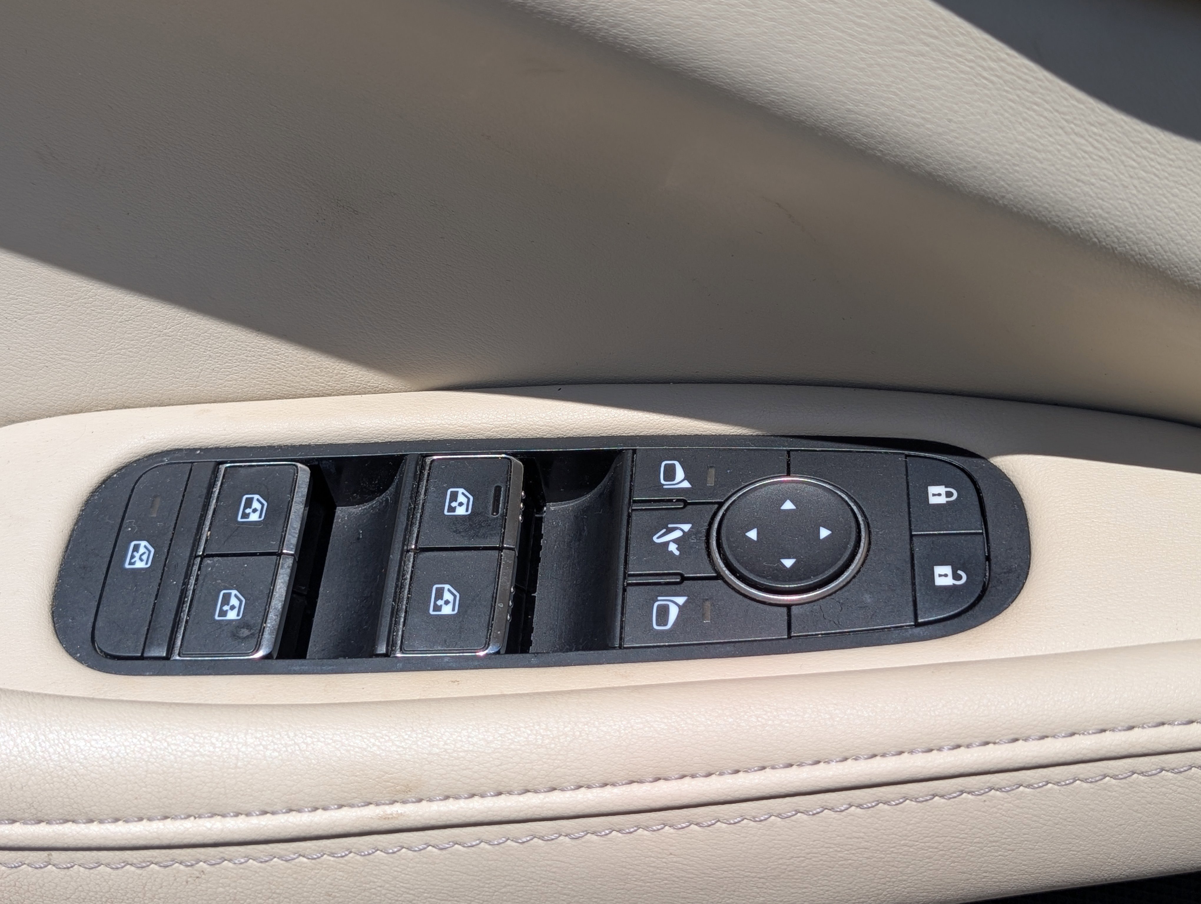 Used 2023 INFINITI QX60 Luxe w/ Cargo Package image 21