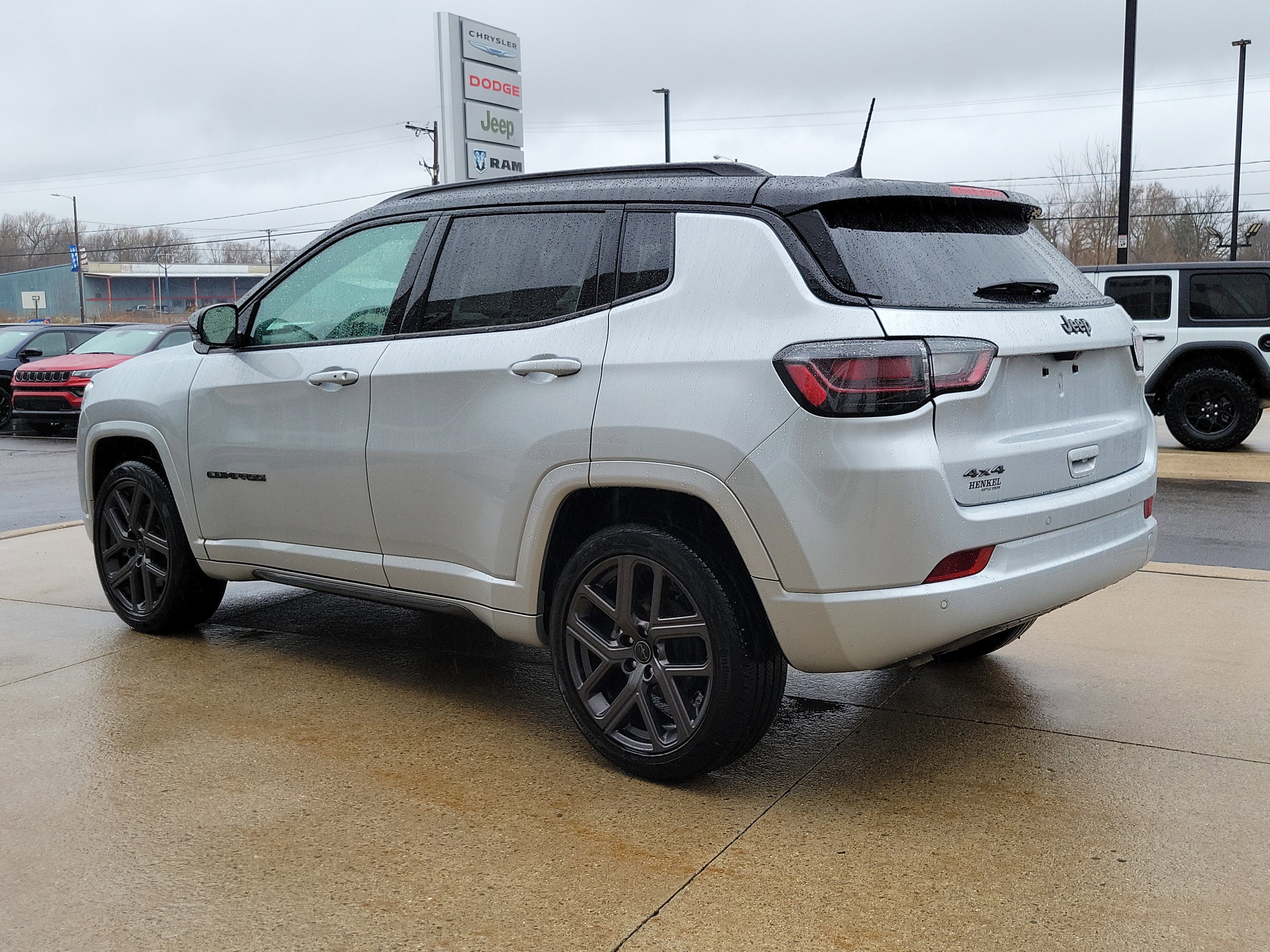 Used 2025 Jeep Compass Limited w/ High Altitude Package image 3