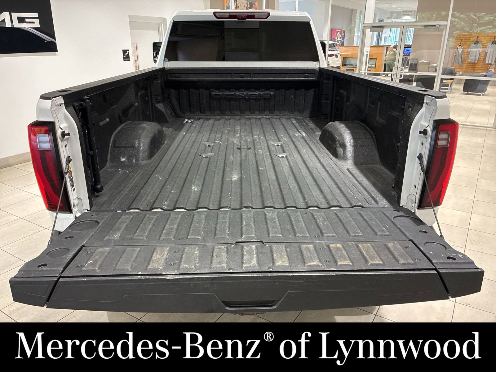 Used 2024 GMC Sierra 3500 Denali Ultimate AWD/4WD image 7