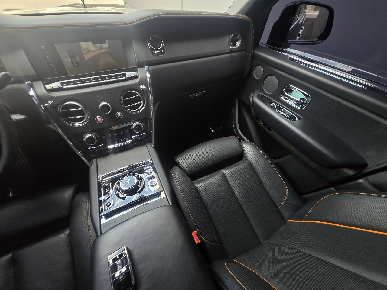 Used 2020 Rolls-Royce Cullinan Black Badge image 39