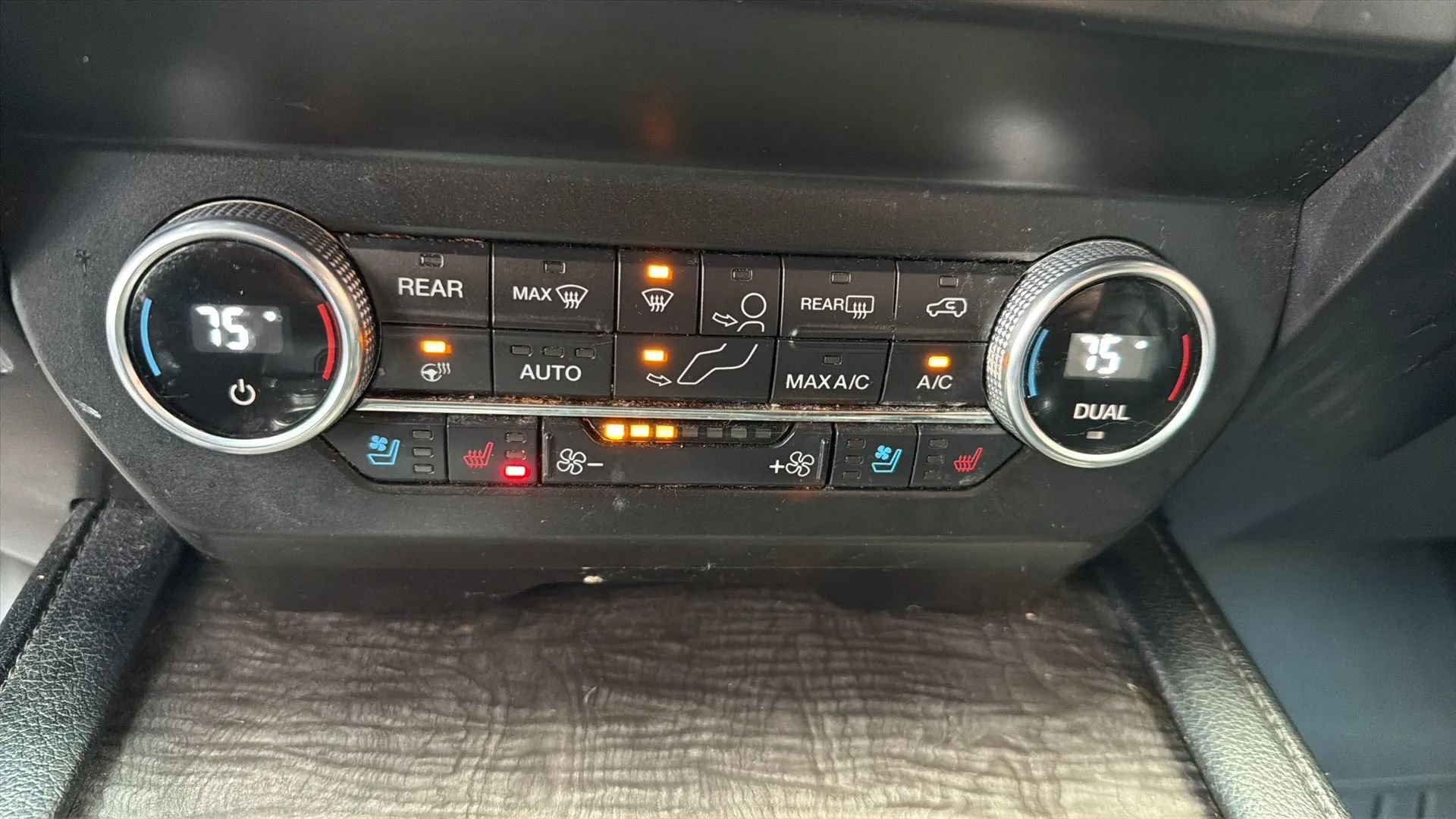 Used 2021 Ford Expedition Max Limited image 26